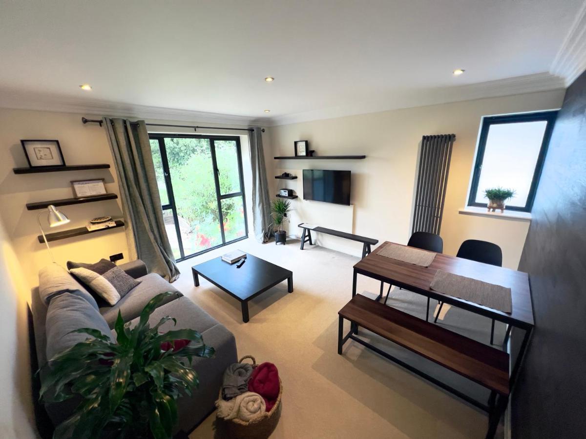 Ferienwohnung Modern And Cozy 2-Guest Flat With Gated Parking Kingston upon Thames  Exterior foto