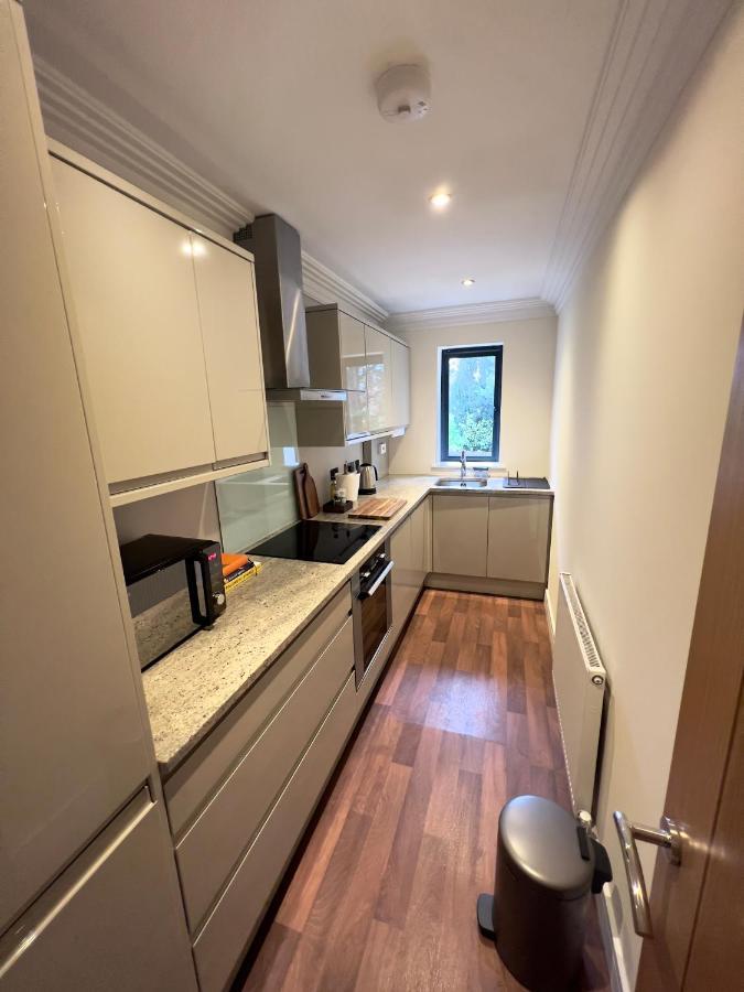 Ferienwohnung Modern And Cozy 2-Guest Flat With Gated Parking Kingston upon Thames  Exterior foto