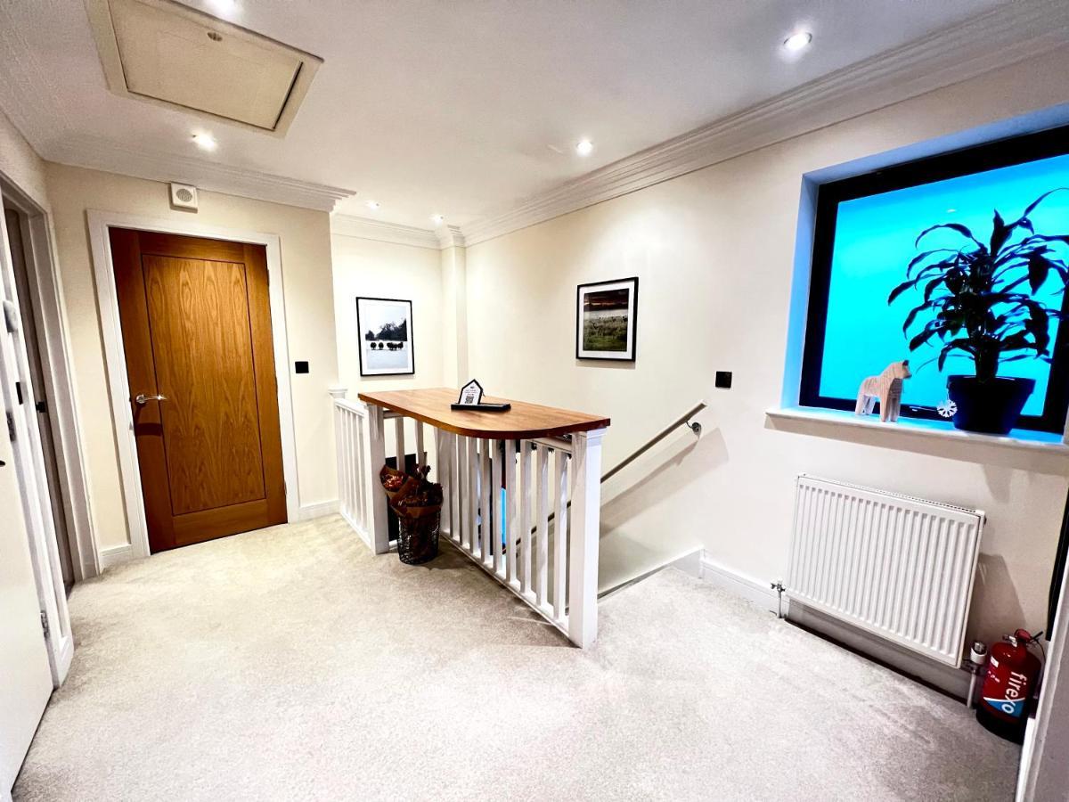 Ferienwohnung Modern And Cozy 2-Guest Flat With Gated Parking Kingston upon Thames  Exterior foto